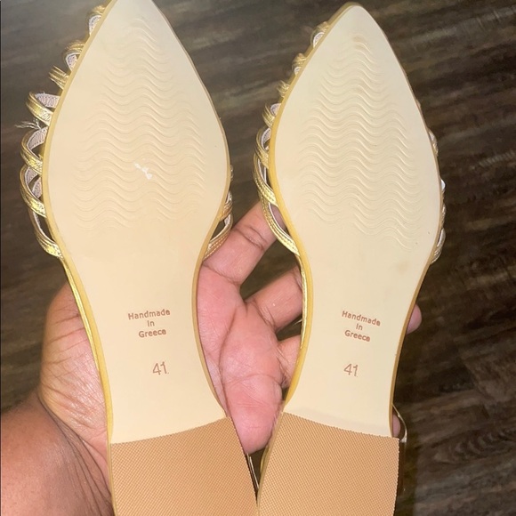 LeatherGoose Gold Sandals with Strappy Design - Picture 3 of 4